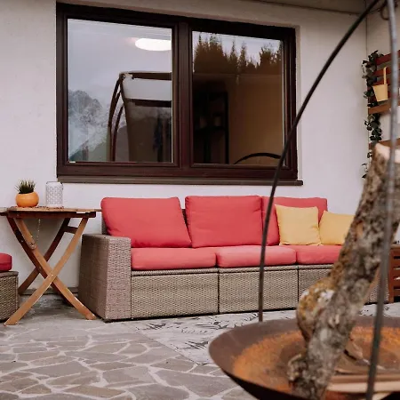 Arrive & Feel At At Lunastay Apartment